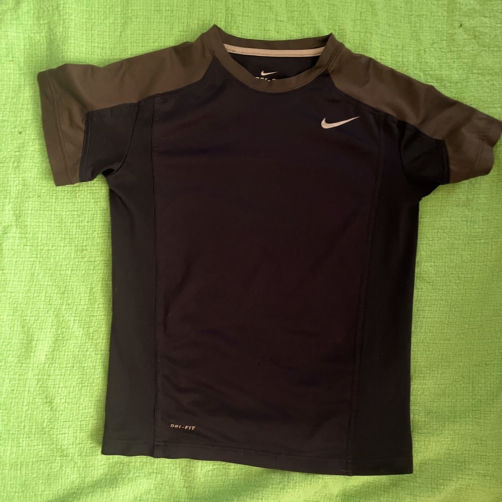 Boys Size medium dry fit Nike shirt